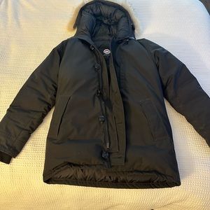 Men’s large black Canada Goose parka. TEI 4 rating.